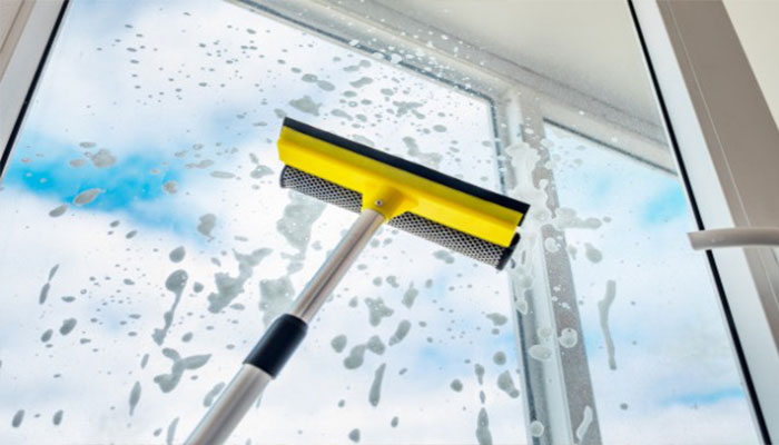 نظافت و نگهداری در و پنجره دوجداره